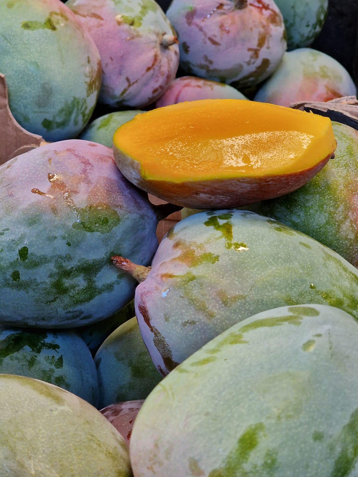Jak rozpoznać dojrzałe mango? Dlaczego zakup jest loterią