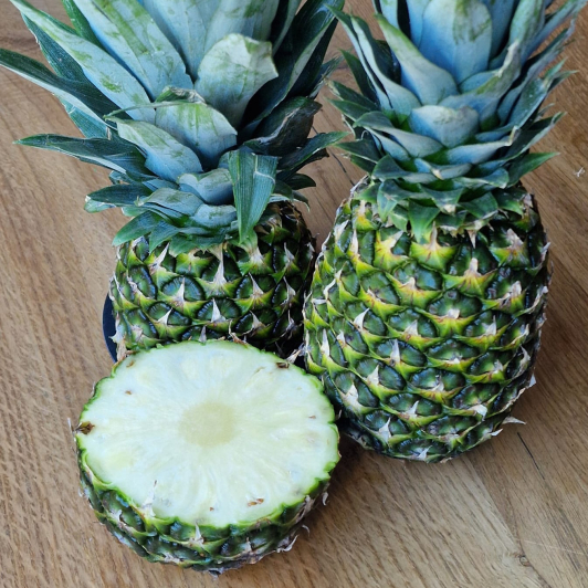 Ananas ekologiczny z Kostaryki – ok. 1–1,2 kg